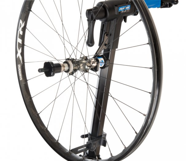 PARKTOOL CENTÍRÁLLVÁNY ÁTÜTŐ TENGELY [TS-TA]