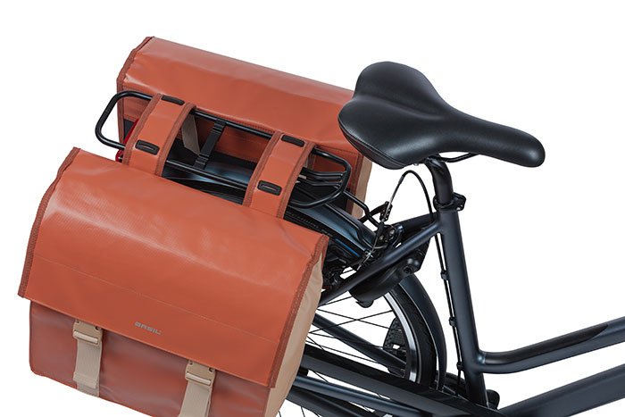 BASIL URBAN LOAD DUPLA TÁSKA [15 cm x 37 cm x 34 cm] [VÖRÖS]