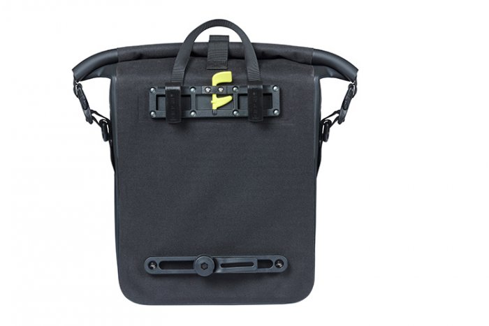 BASIL NAVIGATOR WATERPROOF EGYOLDALAS TÁSKA [17 cm x 28 cm x 34 cm] [FEKETE] - KIFUTÓ TERMÉK