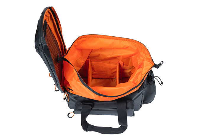 BASIL MILES TARPAULIN CSOMAGTARTÓ TÁSKA XL PRO [33 cm x 19 cm x 18 cm] [FEKETE- NARANCS] - KIFUTÓ TERMÉK
