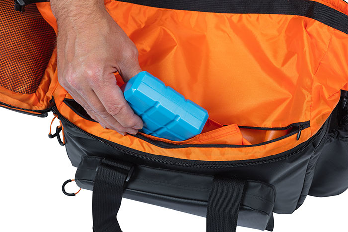 BASIL MILES TARPAULIN CSOMAGTARTÓ TÁSKA XL PRO [33 cm x 19 cm x 18 cm] [FEKETE- NARANCS] - KIFUTÓ TERMÉK