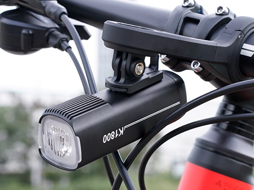 RAVEMEN [K1800] AKKUMULÁTOROS ELSŐ LÁMPA AI TECHNOLÓGIÁVAL