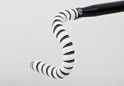 BIKE RIBBON ELEGANZA KORMÁNYSZALAG (BANDÁZS) [FEHÉR-FEKETE]